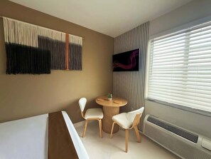1 habitación, tabla de planchar con plancha, wifi y ropa de cama 