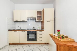 Family Apartment, 2 Bedrooms, 2 Bathrooms (Tavolara Sea View Apartments 2) | Private kitchen - Tavolara Sea View Apartments (San Teodoro)