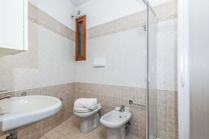 Standard Apartment, Multiple Bedrooms, 2 Bathrooms (Tavolara Sea View Apartments 1) | Bathroom - Tavolara Sea View Apartments (San Teodoro)