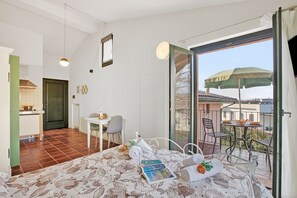 2 bedrooms, free WiFi, bed sheets - Cosy House Serena- Park & Shared Pool (Puegnago del Garda)