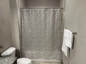 Toallas y papel higiénico