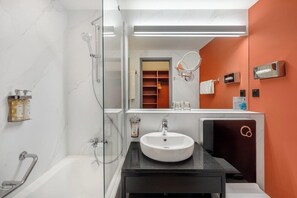 Bathroom - Danubius Hungaria City Centre (Budapest)