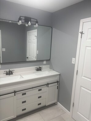 Toallas y papel higiénico