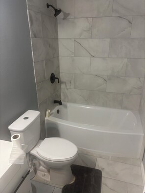 Towels, toilet paper - Gorgeous 3-bedroom house with AC in delightful Mobile (Mobile)