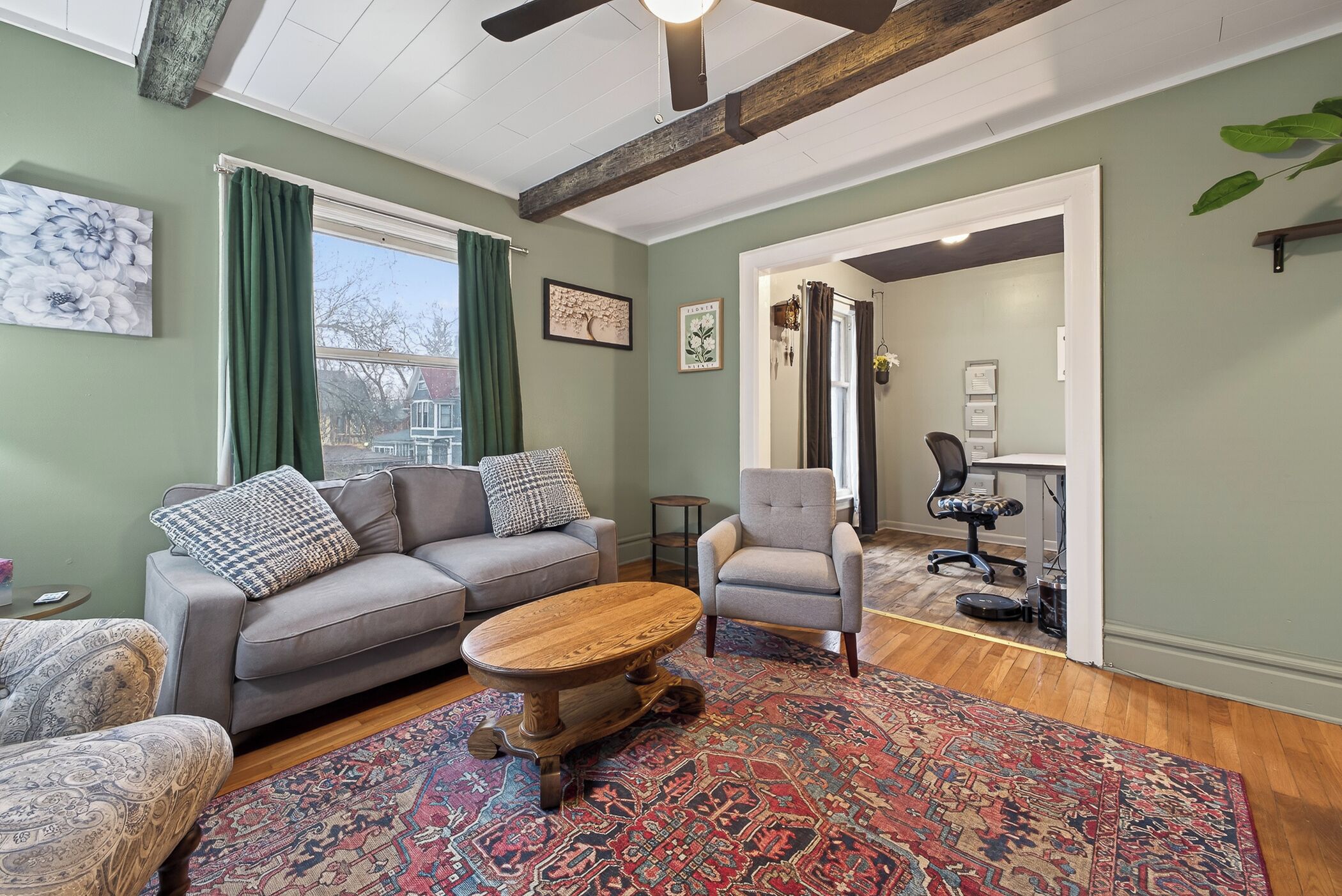 Classic Heritage Hill Remodeled 2 Bedroom With Bold And Warm Colors - Calvin University, Grand Rapids