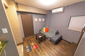 Living area - Cozy Modern Apartment | Walk to Tanimachi & Easy Access to Namba & Osaka Castle (Osaka-cty,Tennoujiku,Shimizudani-chou)