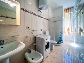 Bathroom - Holiday apartment with air conditioning and balcony (Bibione)