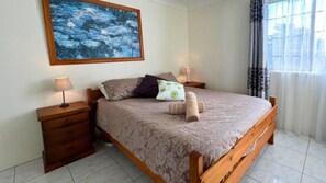 Iron/ironing board, WiFi, bed sheets