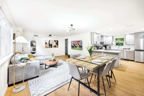 Interior - Newly Modern 4BR2BA Rambler by Super Market (Shoreline)