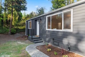 Exterior detail - Newly Modern 4BR2BA Rambler by Super Market (Shoreline)