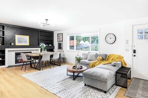 TV, fireplace, offices - Newly Modern 4BR2BA Rambler by Super Market (Shoreline)