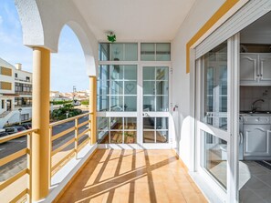 Property grounds - Comfortable apartment with pool (Lagos)