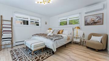 3 bedrooms, iron/ironing board, WiFi (free), bed sheets