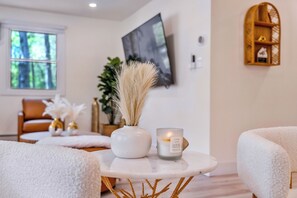 Interior - White Cabin by Lake w/Hot Tub Sauna & Game Room (ALBRIGHTSVLLE)