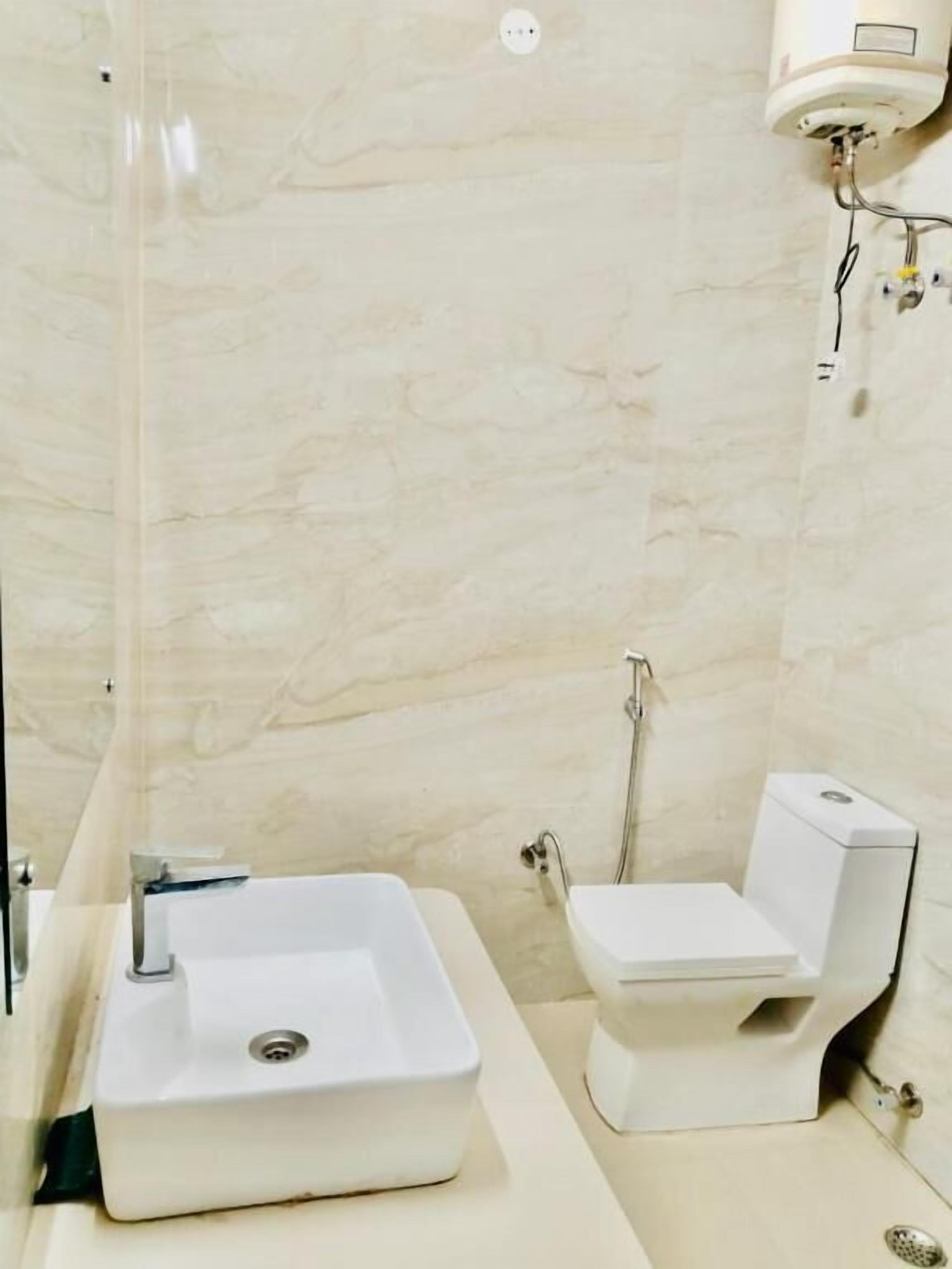 Apartment, City View | Bathroom | Shower, free toiletries, towels, soap