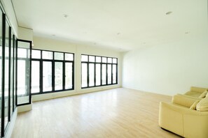 Living area - Snap INN Sukhumvit Soi 1 (Bangkok)