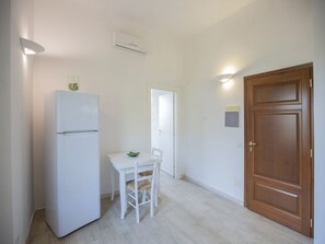 Dining - Relaxing atmosphere and strategic location. (Portoferraio)