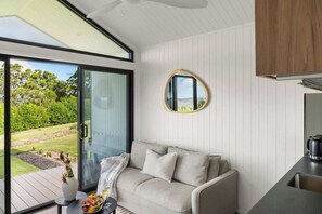 Living area - New Luxe Villa - Coastal Views - 30 min to Noosa (Ninderry)