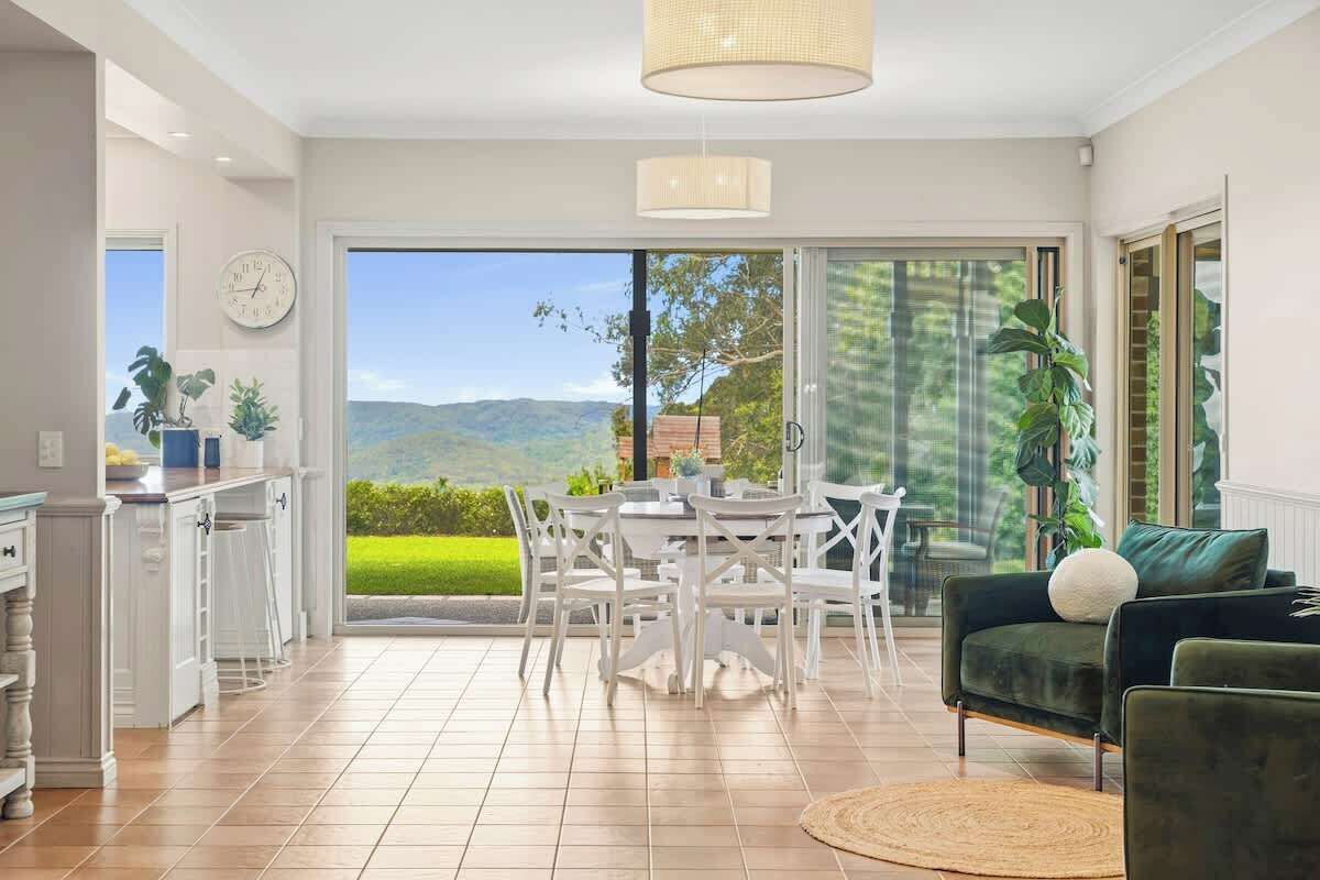 Hinterland Escape - Coastal Views, Pool & Fire Pit - Cooroy