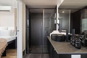 Room - Luxe Villa - Ocean Views, 15km to Coolum Beach (Ninderry)