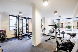 Fitness facility - Convenient, Harbourside APT with parking & Views (Darling Point)