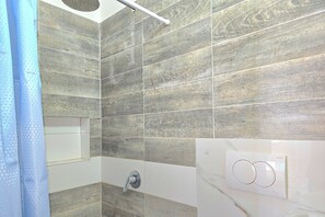 Family Apartment, Multiple Bedrooms, 2 Bathrooms, Sea Facing (Mandalay Suites By The Beach 079) | Bathroom - Mandalay Suites By The Beach 079 (Rrashbull)