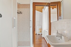Family Apartment, Multiple Bedrooms (Toscolano Olive House) | Bathroom | Shower, hair dryer, bidet, towels - Toscolano Olive House (Toscolano Maderno)
