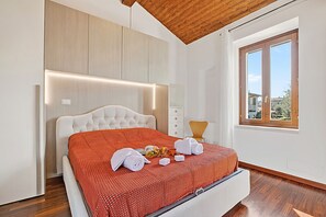 Family Apartment, Multiple Bedrooms (Toscolano Olive House) | 2 bedrooms, free WiFi, bed sheets - Toscolano Olive House (Toscolano Maderno)