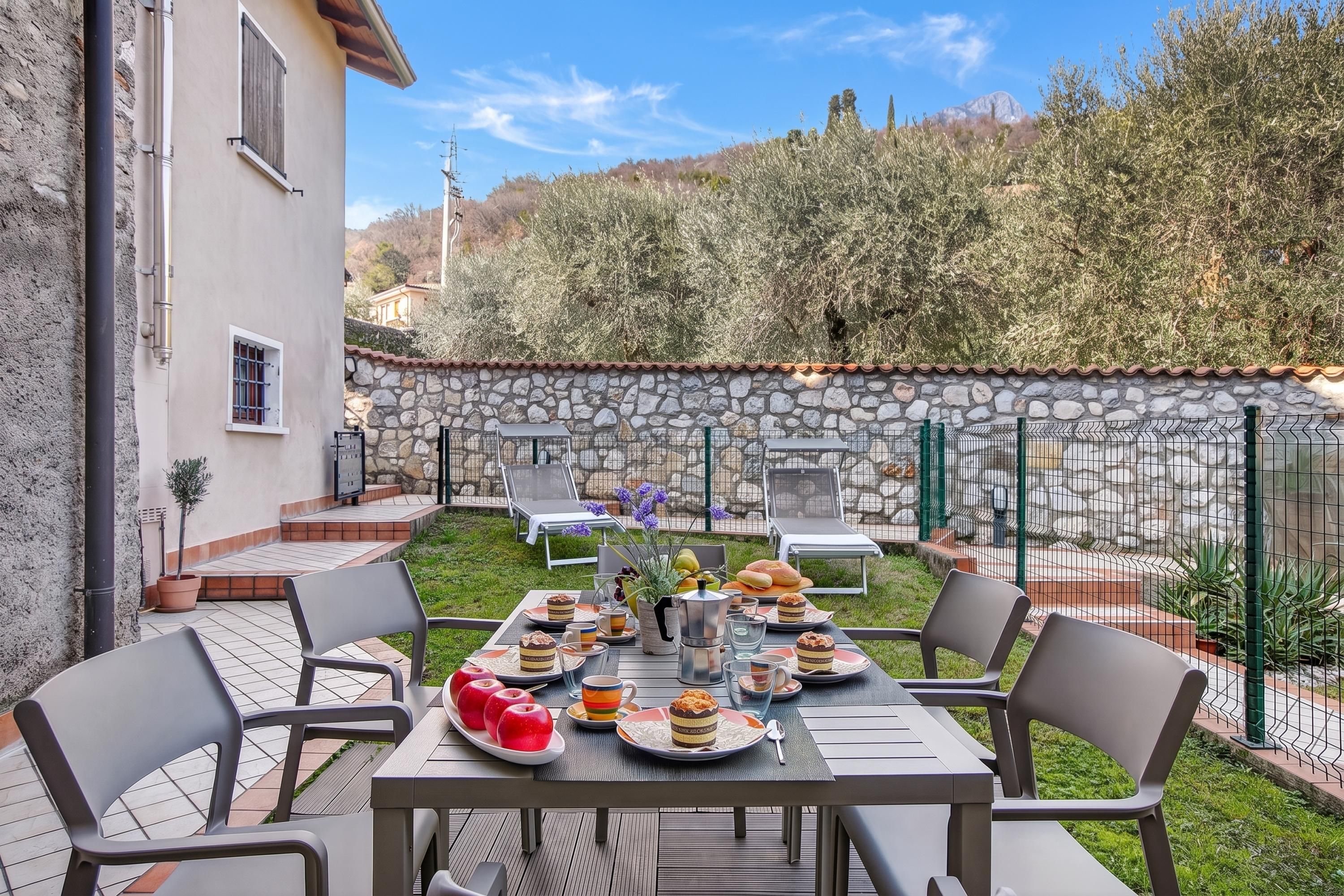 Appartement familial, 2 chambres, terrasse (Toscolano Olive House) | Restauration en plein air