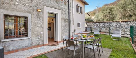 Departamento familiar, varias habitaciones (Toscolano Olive House) | Restaurante al aire libre