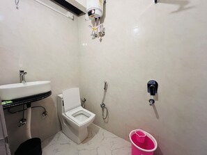 Shared Dormitory | Bathroom - Hostel Dara Jaisalmer  (Jaisalmer)
