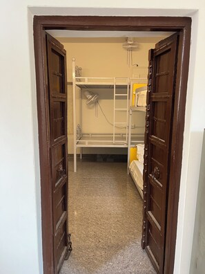 Shared Dormitory | Free WiFi