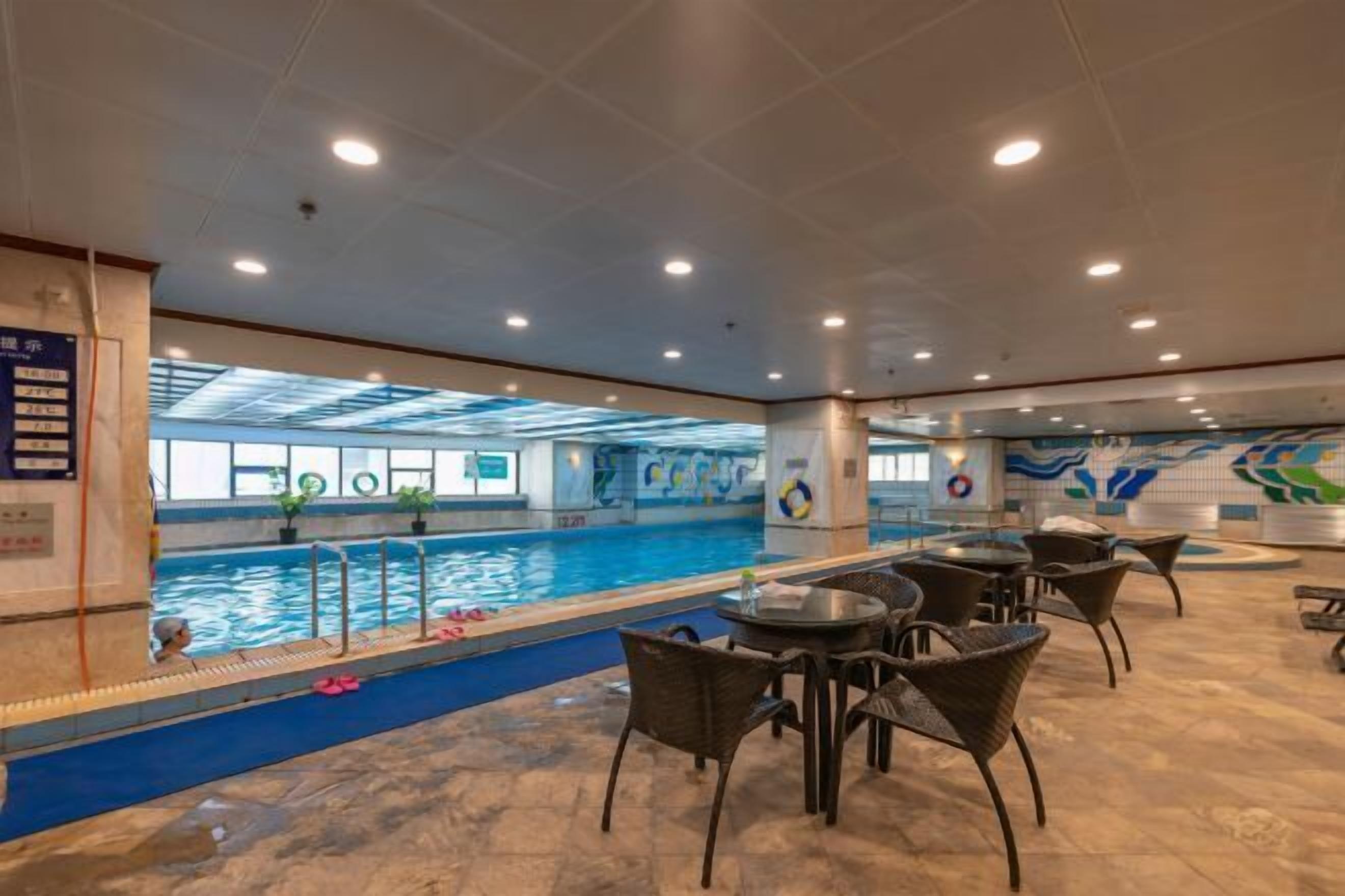 室內游泳池
