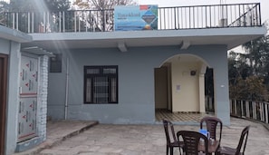 Exterior detail - Manaskhand Homestay Ranikhet near NH109 (Ranikhet)