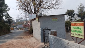 Exterior - Manaskhand Homestay Ranikhet near NH109 (Ranikhet)