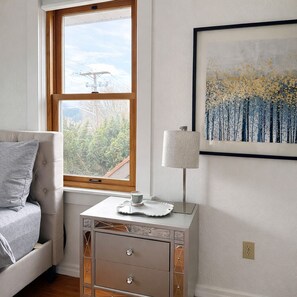 Unclassified image, 3 of 6, button - Walkable Camas Upper Unit—Near Downtown & Lake (Camas)