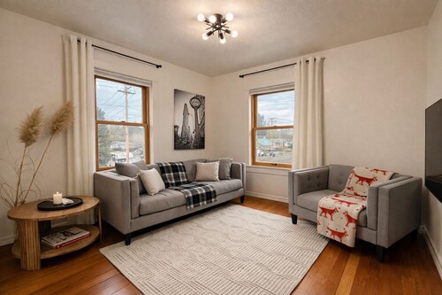 Walkable Camas Upper Unit—Near Downtown & Lake