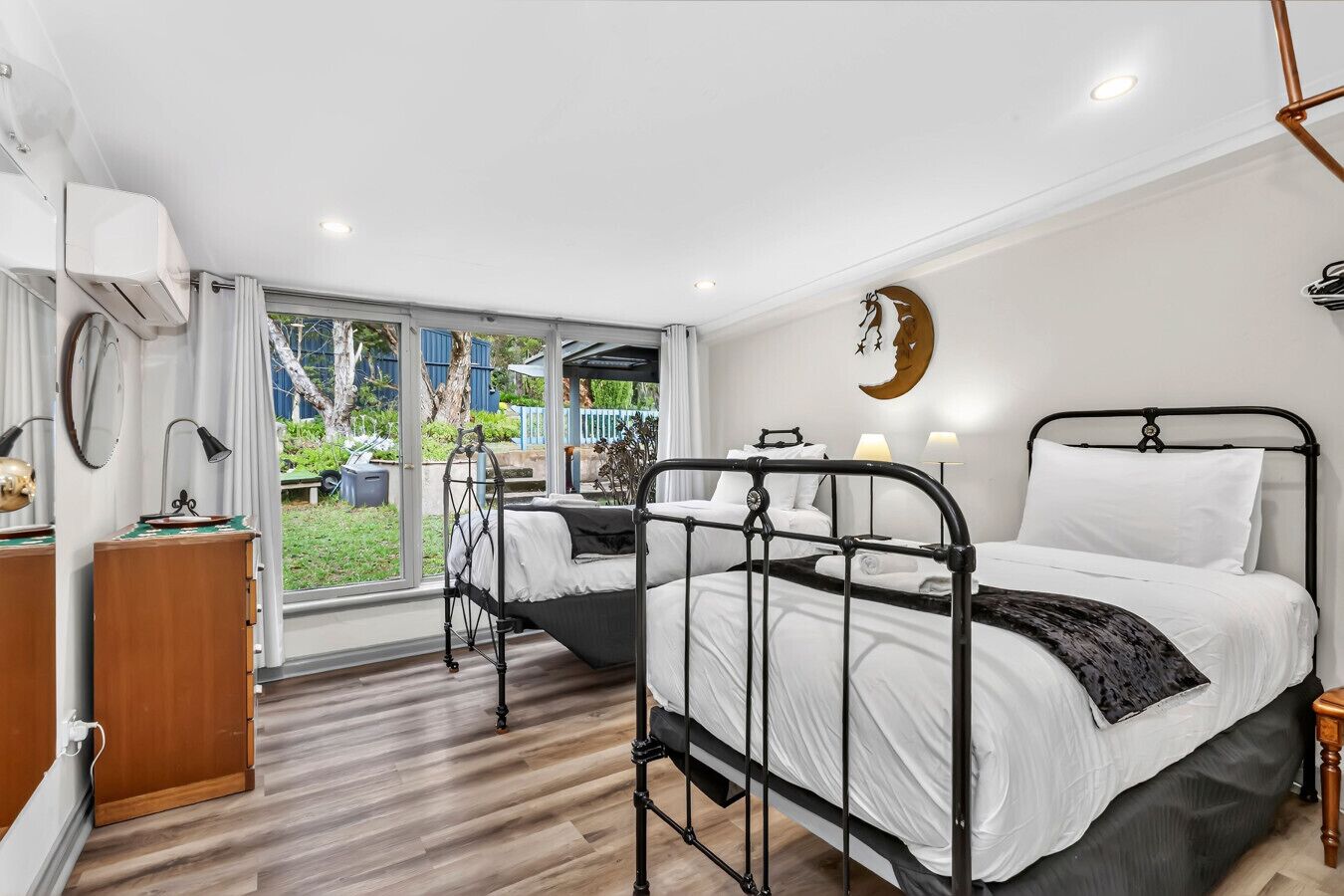 Desk, iron/ironing board, WiFi, bed sheets