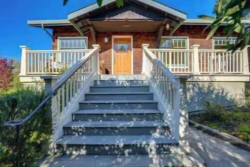 Golden Gate & Sunset Views! Classic Berkeley Home