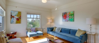 Golden Gate & Sunset Views! Classic Berkeley Home
