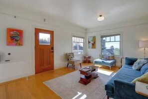Living area - Golden Gate & Sunset Views! Classic Berkeley Home (Berkeley)