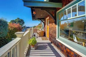 Terrace/patio - Golden Gate & Sunset Views! Classic Berkeley Home (Berkeley)