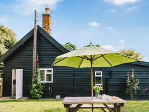 Outdoor dining - The Shooting Lodge-19484 (Bury St. Edmunds)