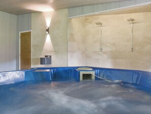 Spa - 3 bedroom accommodation in Wrantage, near Taunton (Wrantage, near Taunton)