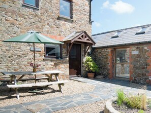Outdoor dining - 3 bedroom accommodation in Marhamchurch, near Bude (Marhamchurch, near Bude)