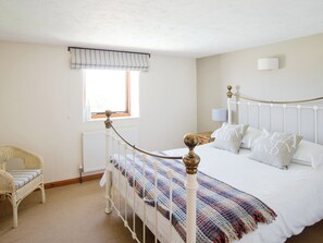 3 bedrooms, free WiFi - 3 bedroom accommodation in Marhamchurch, near Bude (Marhamchurch, near Bude)