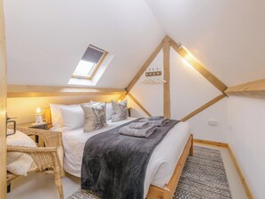 3 bedrooms, free WiFi - 3 bedroom accommodation in Wrantage, near Taunton (Wrantage, near Taunton)