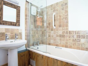 Bathroom - 2 bedroom accommodation in Marhamchurch, near Bude (Marhamchurch, near Bude)