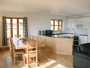 Dining - 3 bedroom accommodation in Shebbear, near Beaworthy (Shebbear, near Beaworthy)
