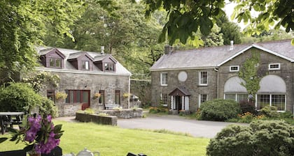 2 bedroom accommodation in Plas Cilybebyll, near Pontardawe